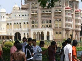 Southern India luxury train tour & beach holiday